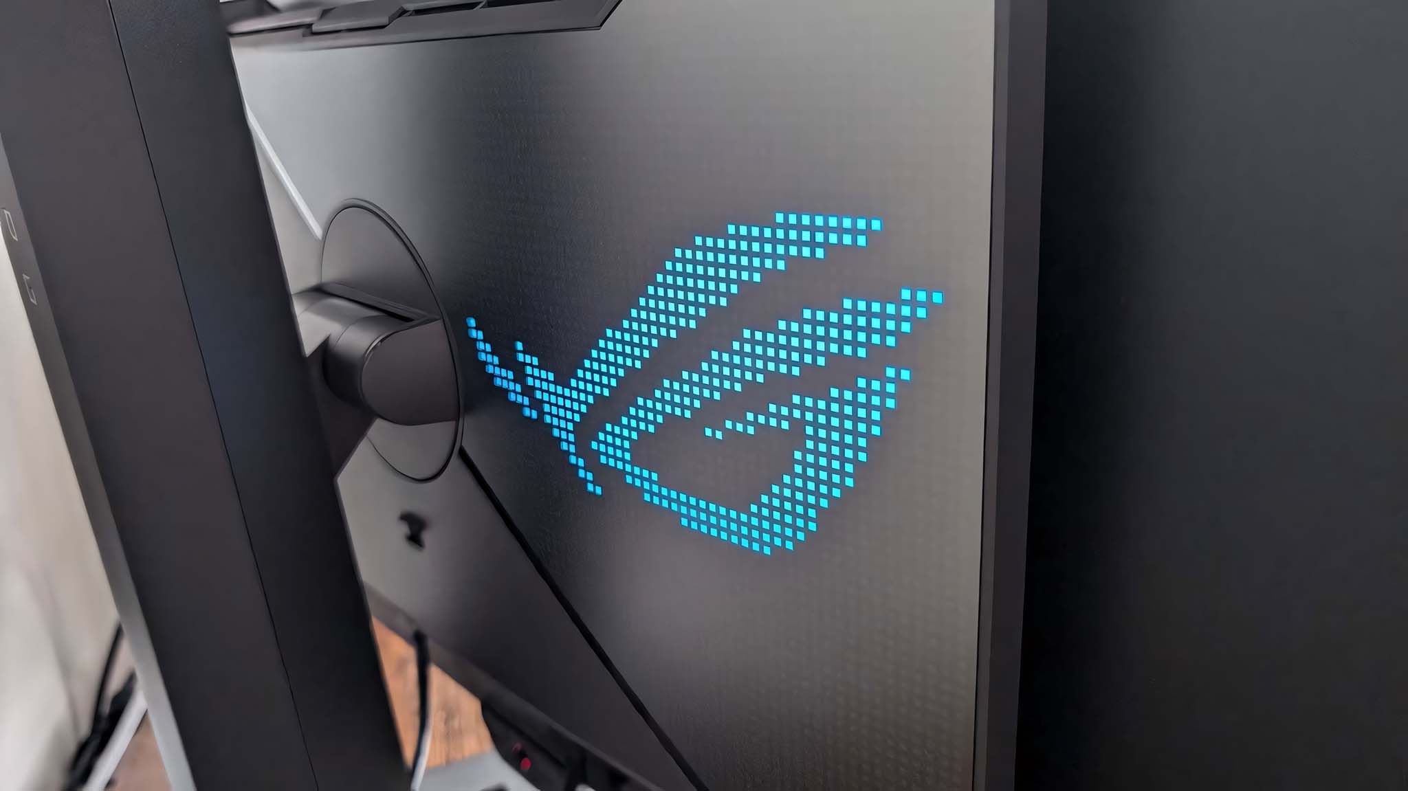 ASUS ROG Strix OLED 27-inch XG27AQDMG RGB lighting.