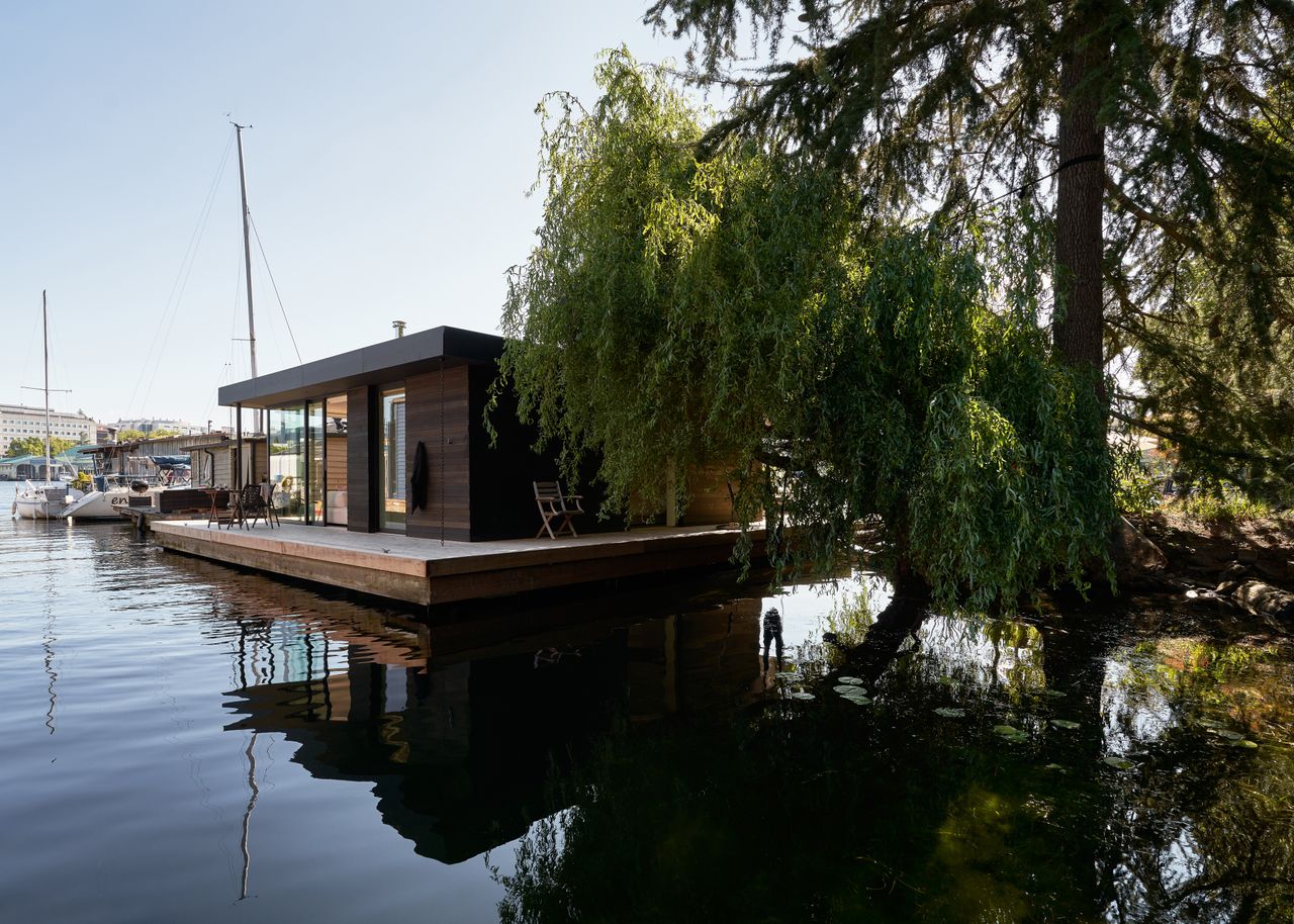 Modern floating home by Studio DIAA