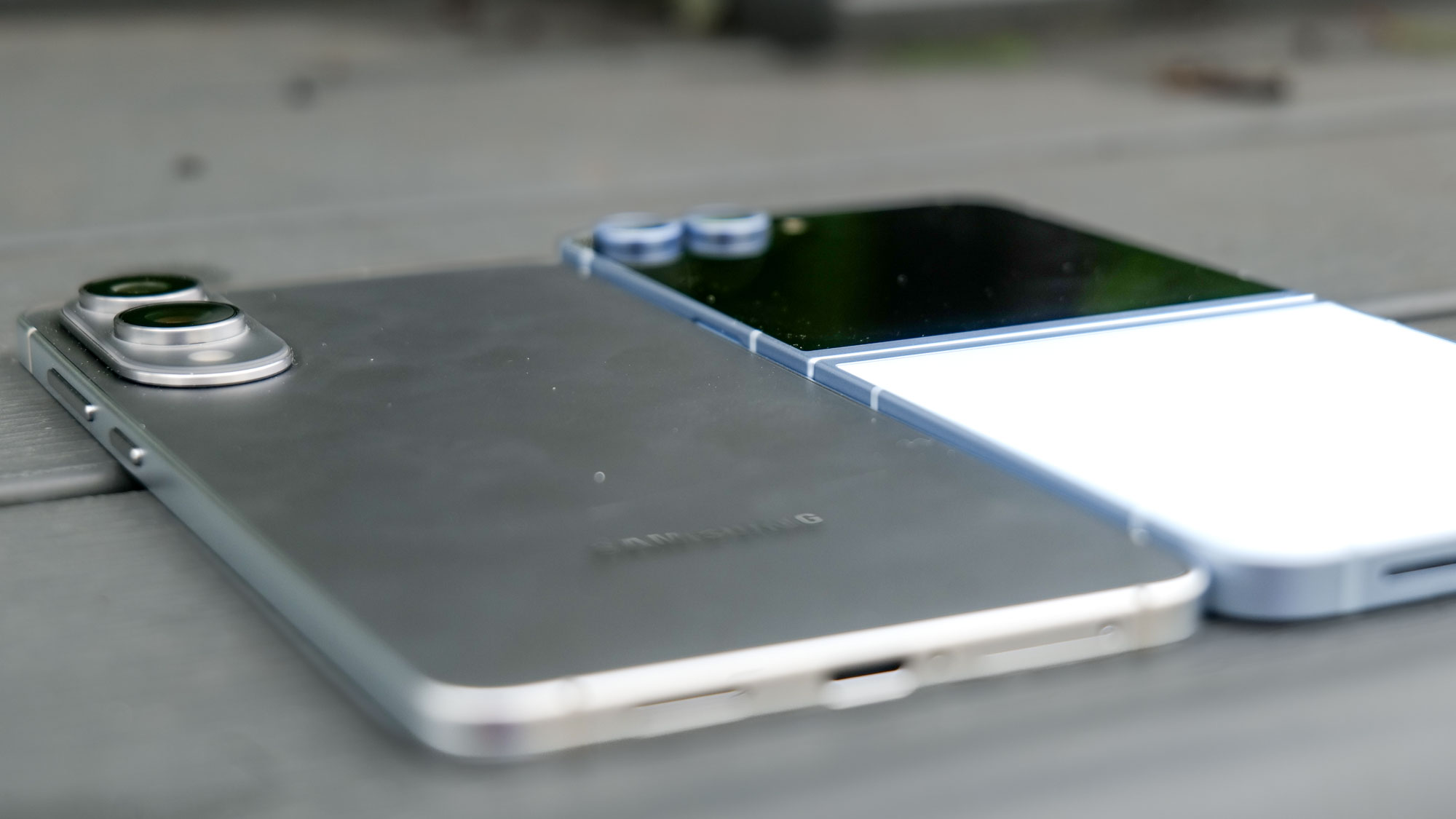 Galaxy S25 Edge vs Galaxy Z Flip 6.