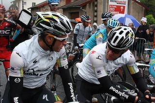 Renshaw and Goss chatting before the start of stage 11