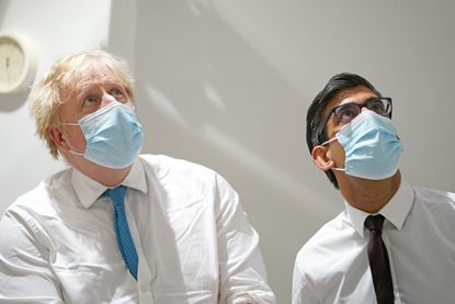 Boris Johnson and Rishi Sunak clad in masks 