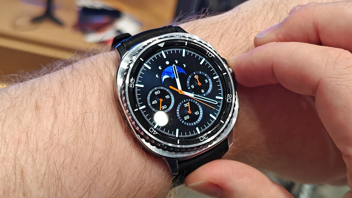 Should I Sleep With Gear S2 on: Ultimate Guide to Safety & Comfort