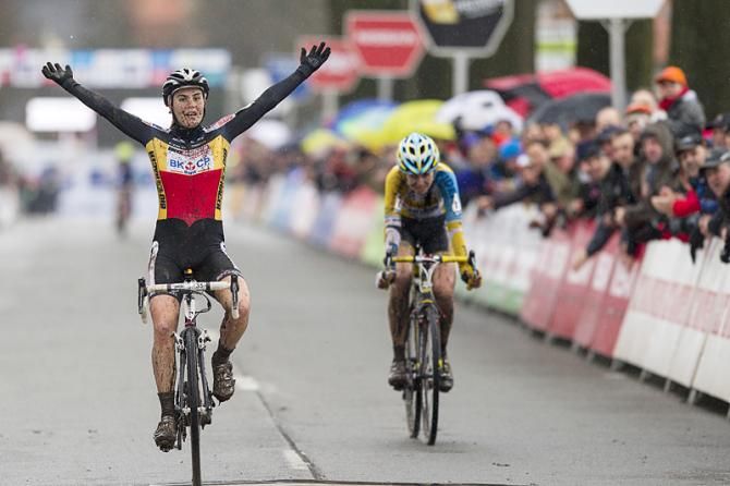 Belgian champion Sanne Cant out-sprints Nikki Harris in Loenhout