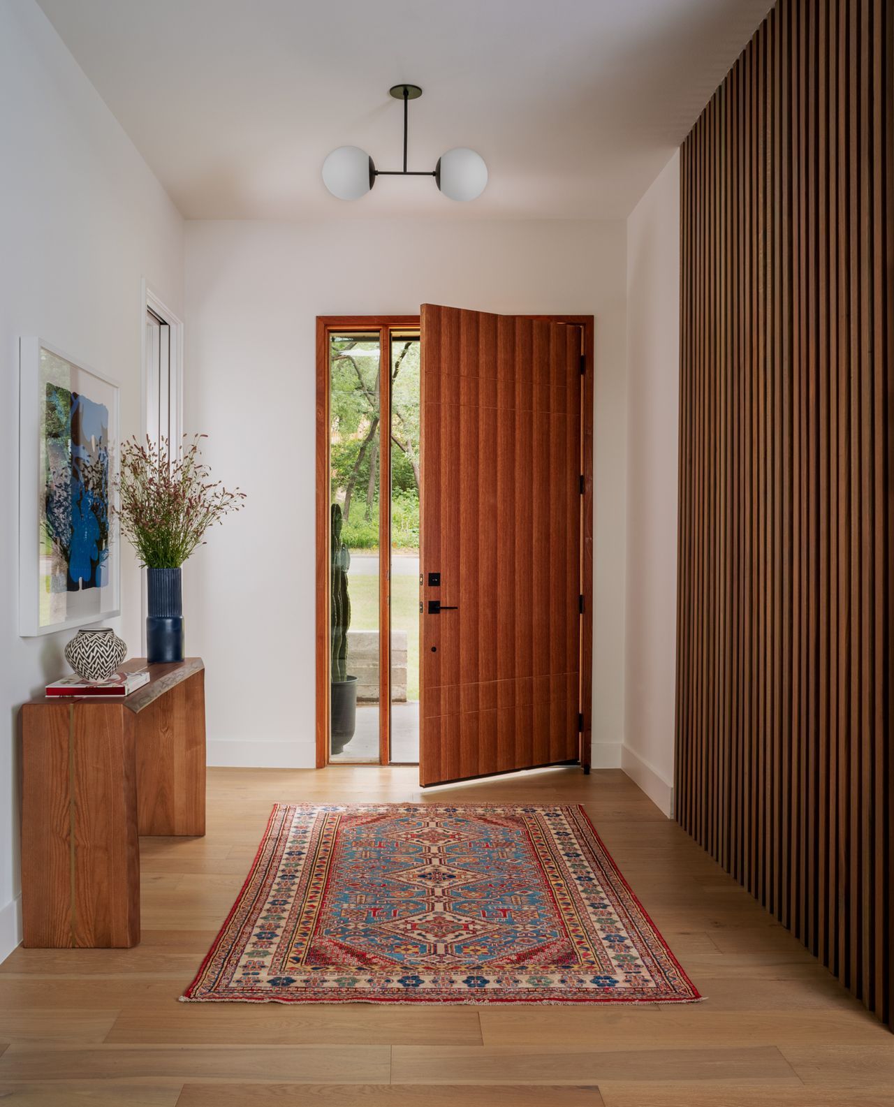 How to Declutter An Entryway — An Expert Guide | Livingetc