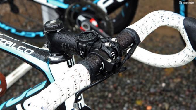 omenico Pozzovivo (Ag2r-La Mondiale) uses an all-aluminium cockpit by fi'zi:k