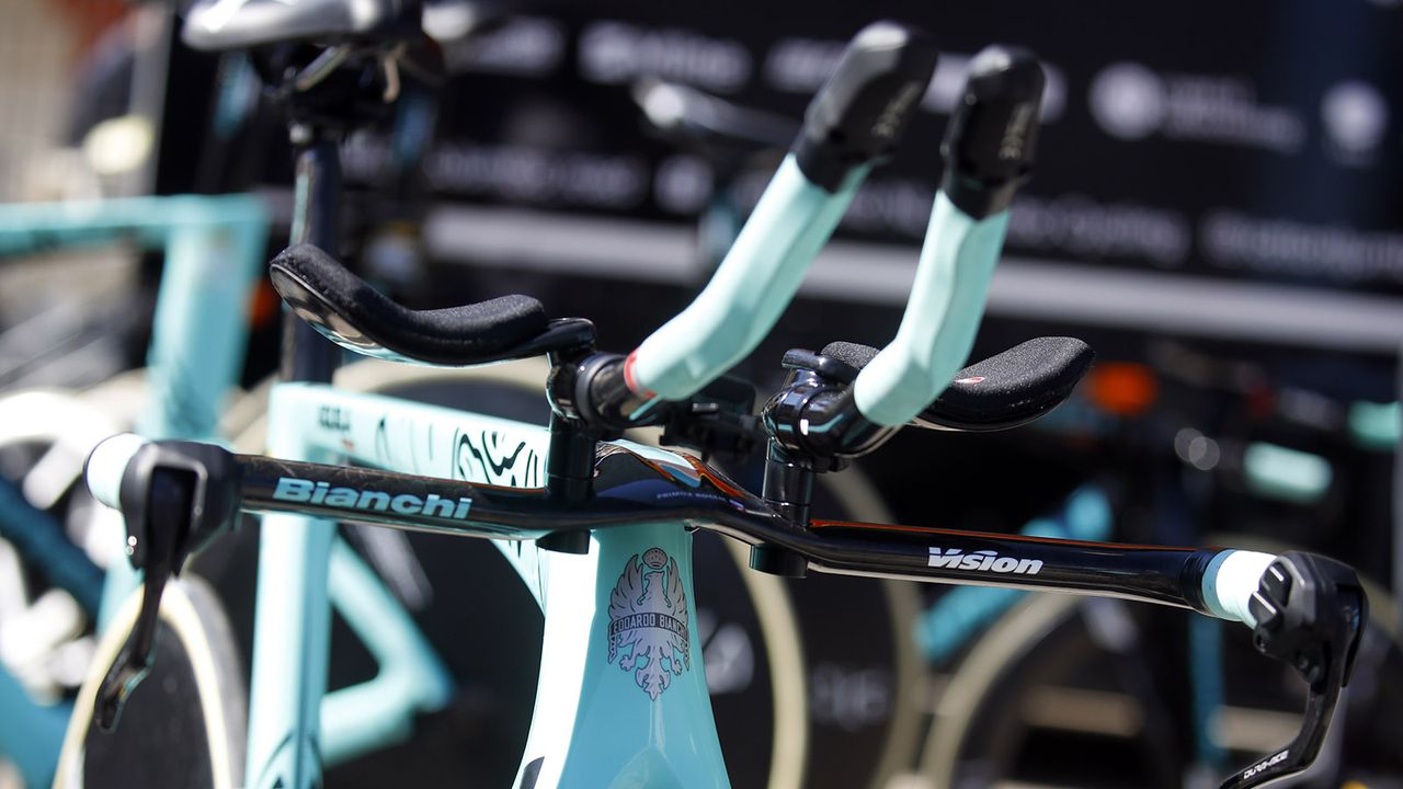 A look at Primoz Roglic's cockpit setup