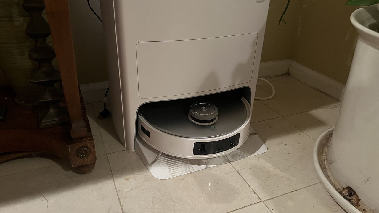 Ecovacs DEEBOT T20 Omni during testing