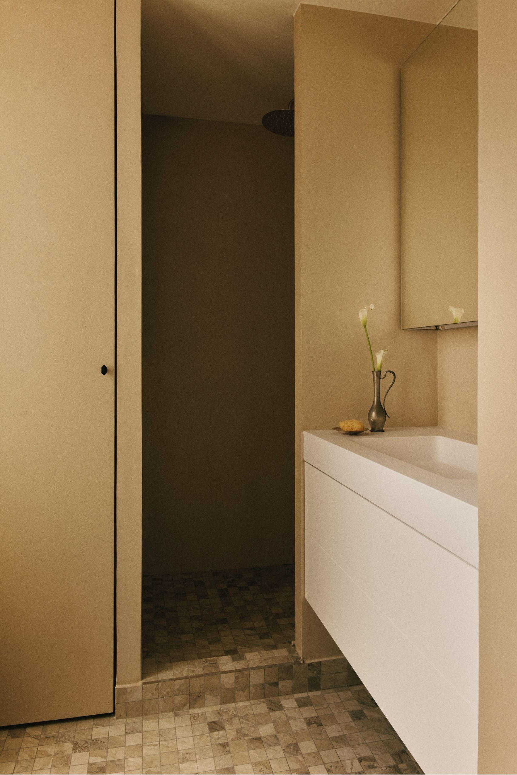 Bathroom with earthy palette