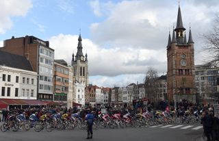 The peloton passes through Kortrijk in the 2015 Kuurne-Brussels-Kuurne