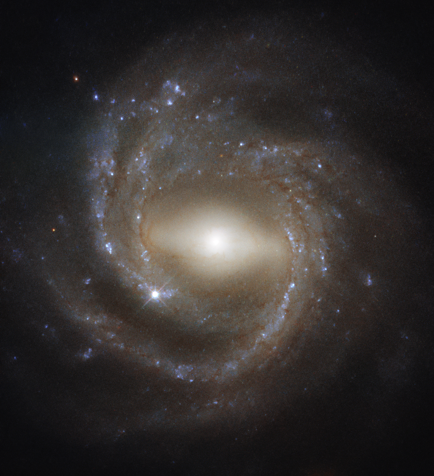 This Gorgeous Spiral Galaxy Photo May Hold Clues About Our Milky Way S Inner Workings Space