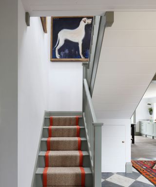 How to decorate a staircase 4