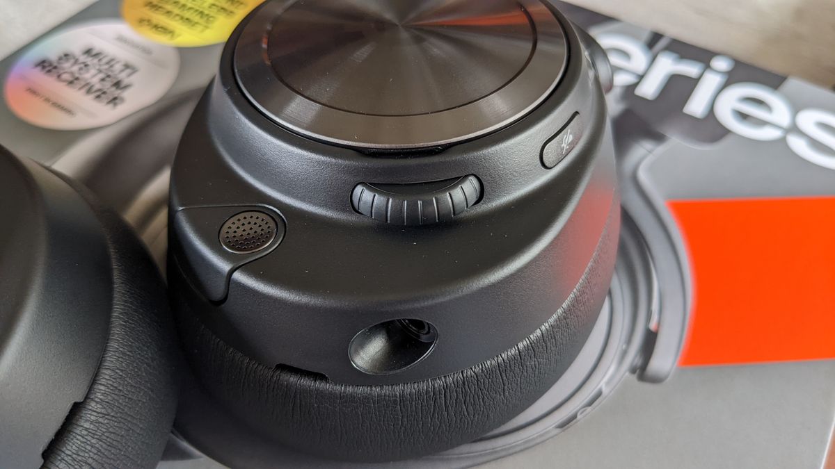 Arctis Nova Pro volume wheel