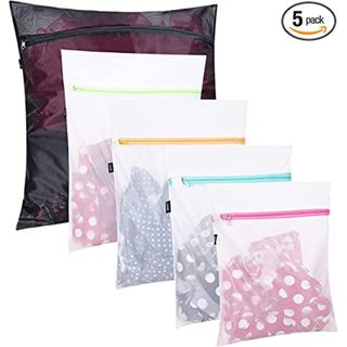 Set of 5 mesh laundry bags -1 extra large, 2 large and 2 medium