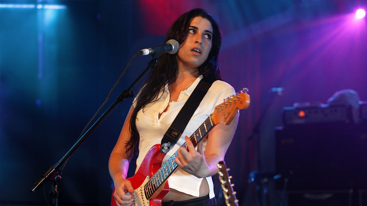 Amy Winehouse rehearses ahead of tomorrow&#039;s Wembley Arena performace of &quot;The Miller Strat Pack&quot; concert on September 23, 2004 at Black Island Studios in London. The event pays homage to the Fender Stratocaster at tomorrow&#039;s charity concert for Nordoff-Robbins Music Therapy, and celebrates 50 years of the iconic guitar. 