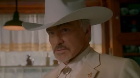 Burt Reynolds in a white cowboy hat and white suit as Boss Hog in The Dukes of Hazzard