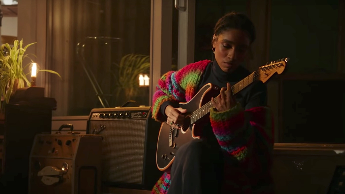 Lianne La Havas and the Fender American Acoustasonic Stratocaster
