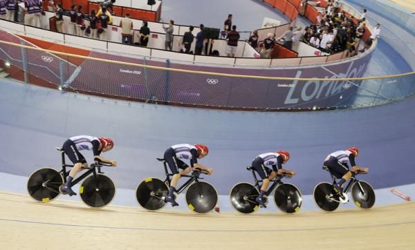 Great Britain ride towards gold in the team pursuit