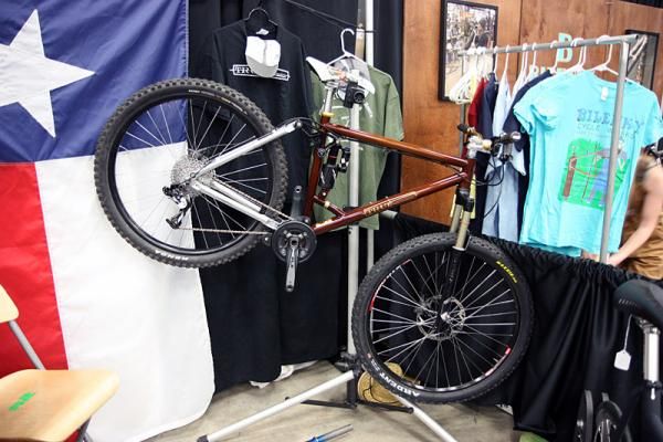 True Fabrication built this 6"-travel 29er with a Ventana rear end.