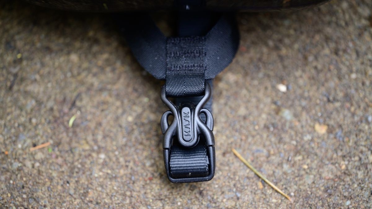 Kask Elemento clasp