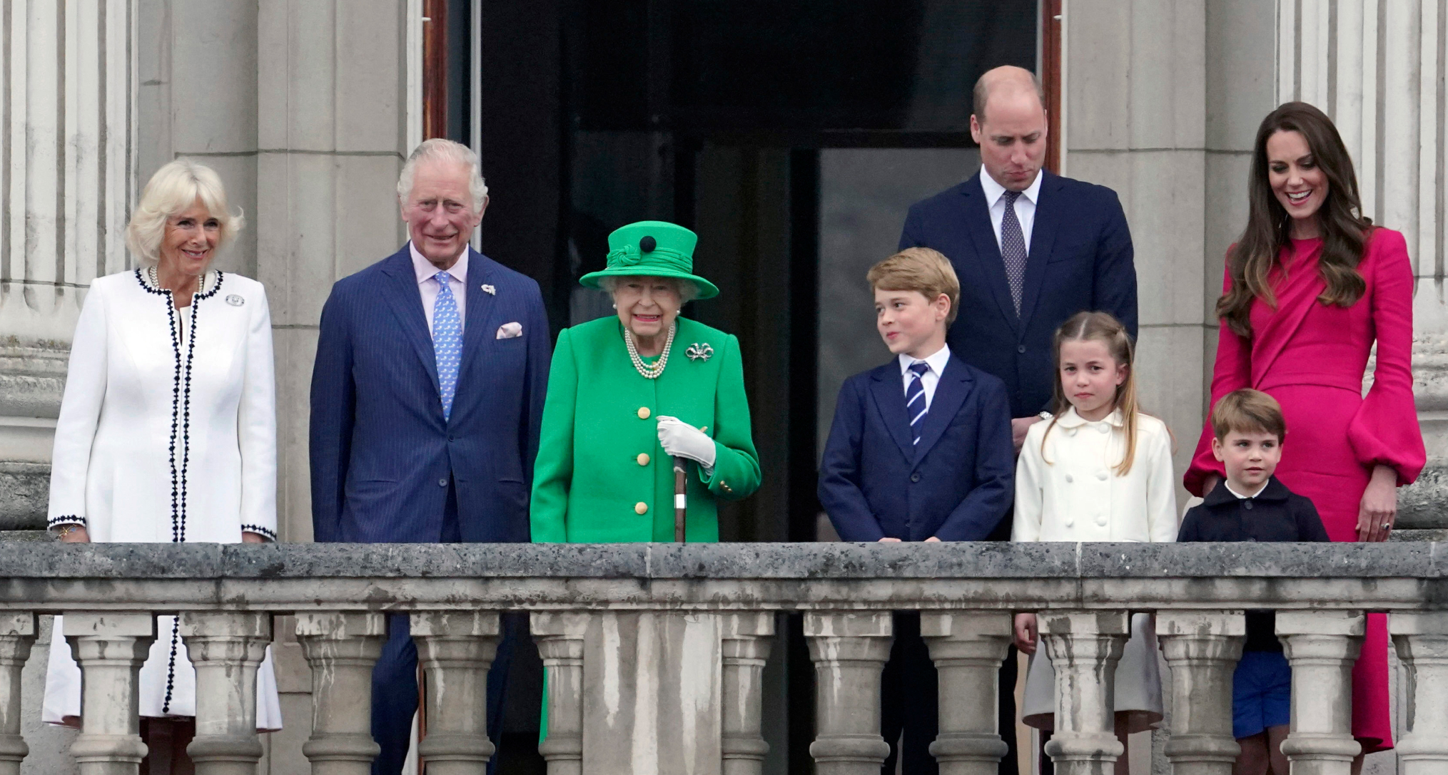 Queen Elizabeth standing on the palace balcony with Queen Camilla, King Charles, Prince George, Prince William, Princess Charlotte and Prince Louis