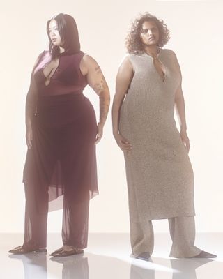 Ganni x Paloma Elsesser Campagin Photography menampilkan dua gaun yang masing-masing dikenakan di atas celana