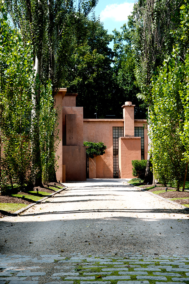 Michael Graves house exterior with pink walls and planting