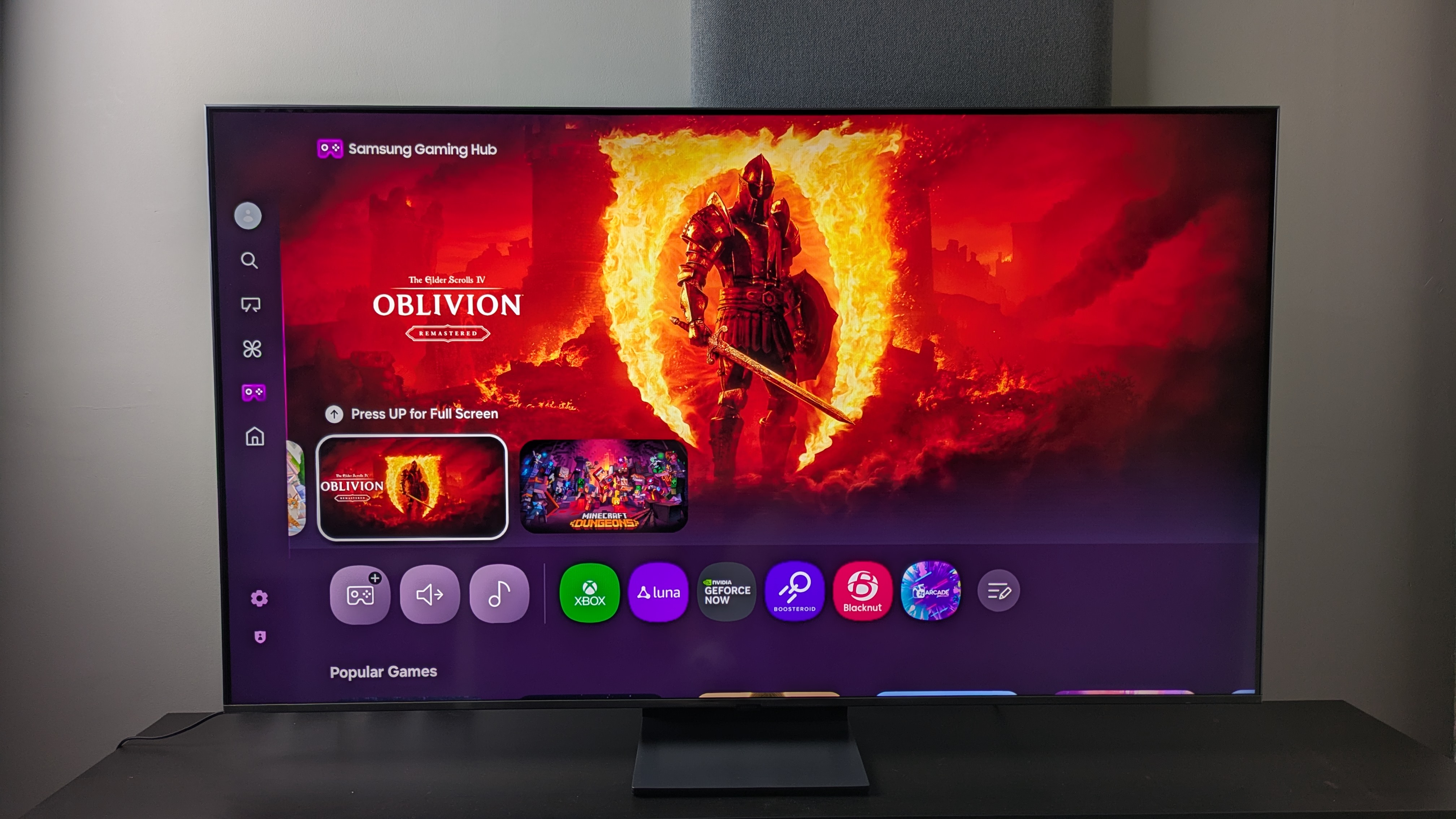 Samsung QN80F with Game Hub on screen 