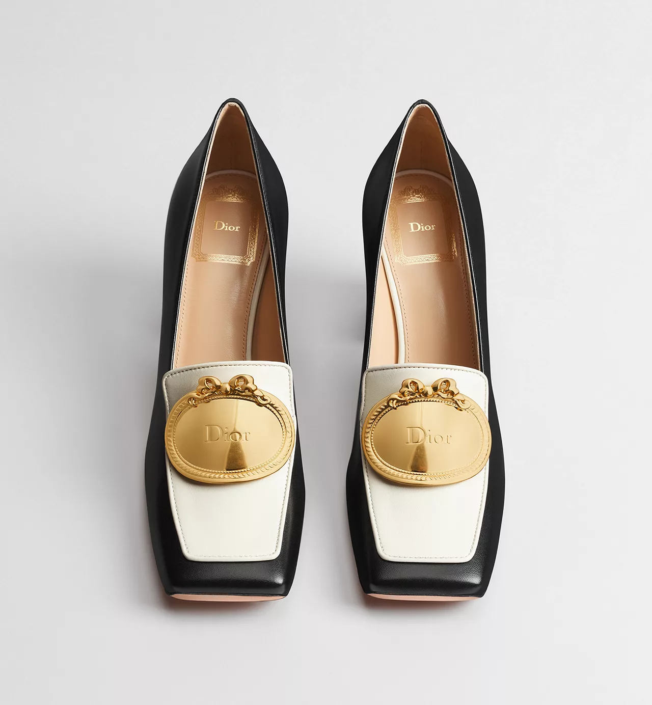 Dior, Dior M&amp;eacute;daillon Buckle Pump