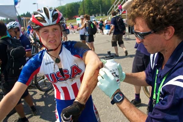 Katie Compton (United States) would require some stitches in her arm. She also injured her knee in a crash in the team relay.