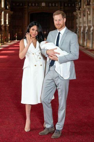 windsor, england may 08 prince harry, duke of sussex and meghan, duchess of sussex, pose with their newborn son archie harrison mountbatten windsor during a photocall in st george's hall at windsor castle on may 8, 2019 in windsor, england the duchess of sussex gave birth at 0526 on monday 06 may, 2019 photo by dominic lipinski wpa poolgetty images