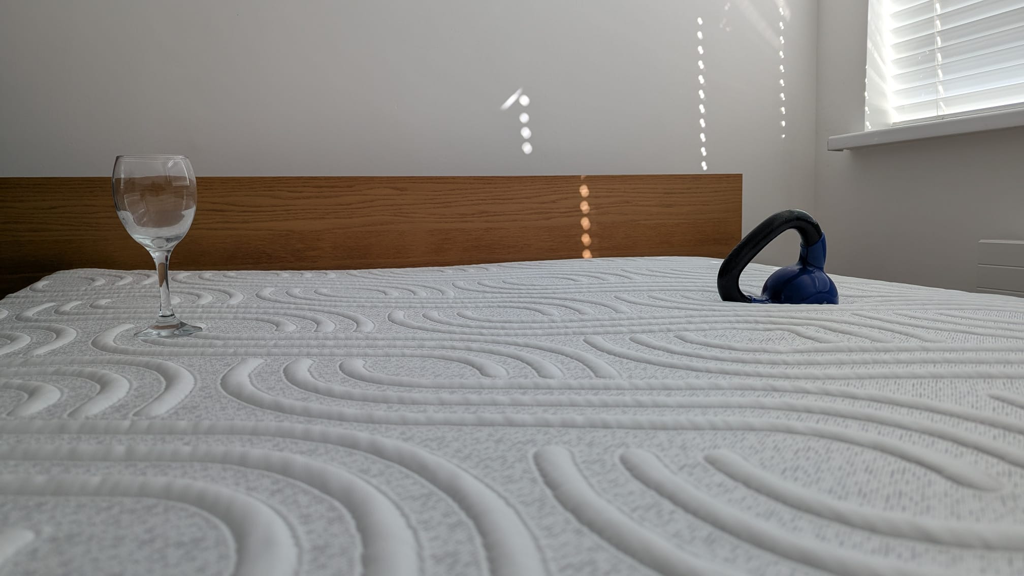Testing the motion isolation of the mattress using the wineglass and weight-drop method