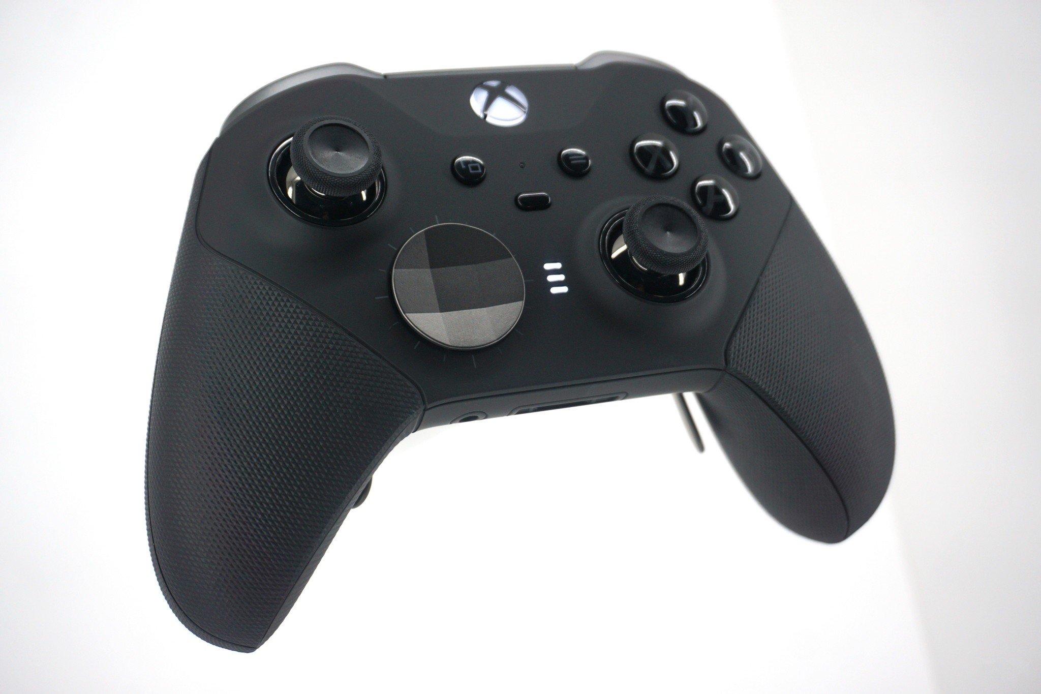 Charge your Xbox Elite Wireless Controller Series 2