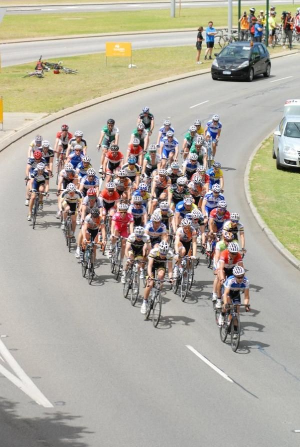 The men's peloton spent much of the race riding as one group.