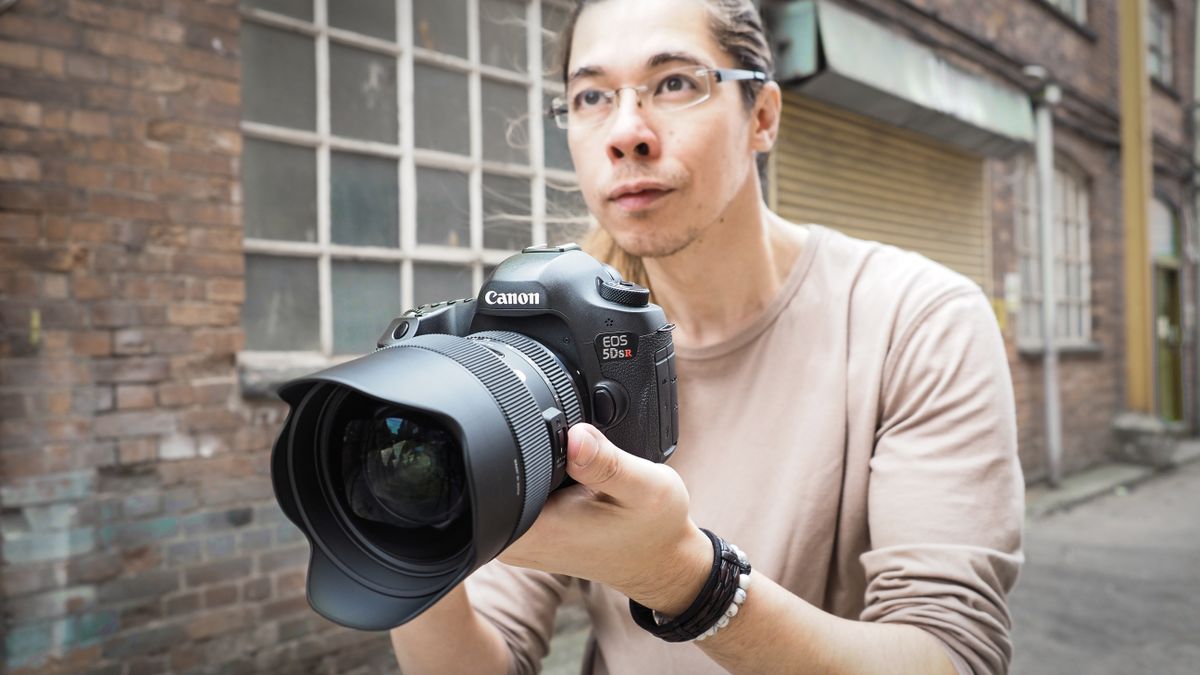 James Artaius using a Canon EOS 5DS R