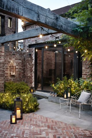 lighting in courtyard garden design