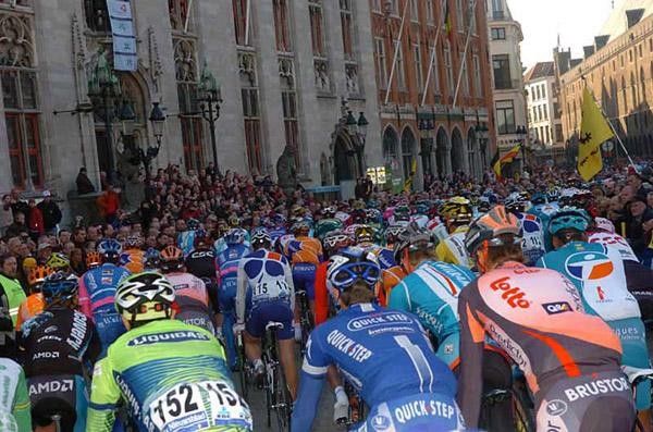 A sea of riders heads through Brugge
