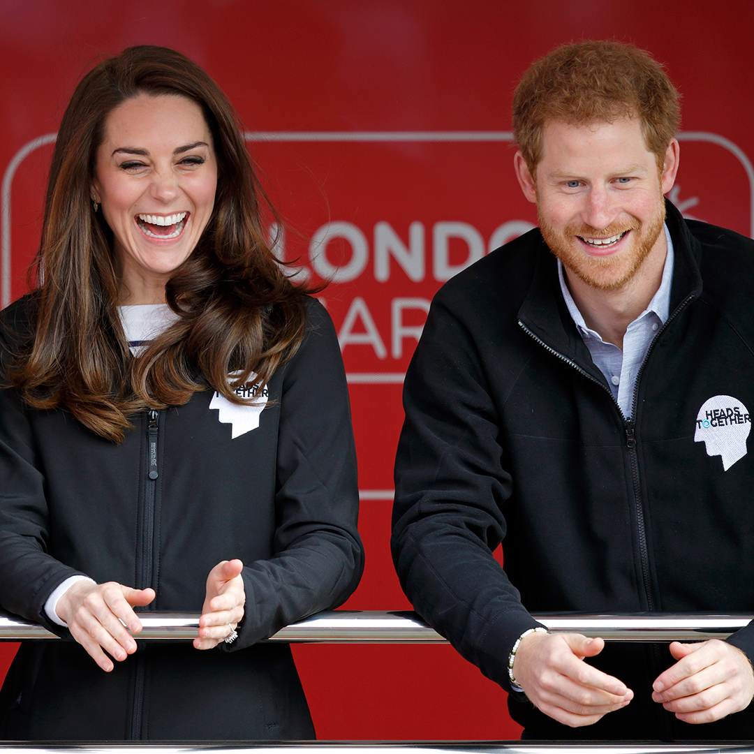 LONDON, UNITED KINGDOM - APRIL 23: (EMBARGOED FOR PUBLICATION IN UK NEWSPAPERS UNTIL 48 HOURS AFTER CREATE DATE AND TIME) Prince William, Duke of Cambridge, Catherine, Duchess of Cambridge and Prince Harry cheer on runners as they start the 2017 Virgin Money London Marathon on April 23, 2017 in London, England. The Heads Together mental heath campaign, spearheaded by The Duke &amp; Duchess of Cambridge and Prince Harry, is the marathon&#039;s 2017 Charity of the Year. (Photo by Max Mumby/Indigo/Getty Images)