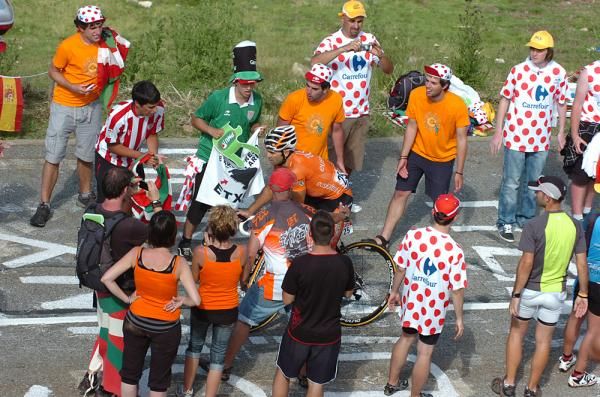 Fans swarm riders on the Plateau de Beille
