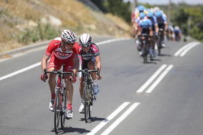 Will Clarke and Pat Lane make a late attack with 4km to go