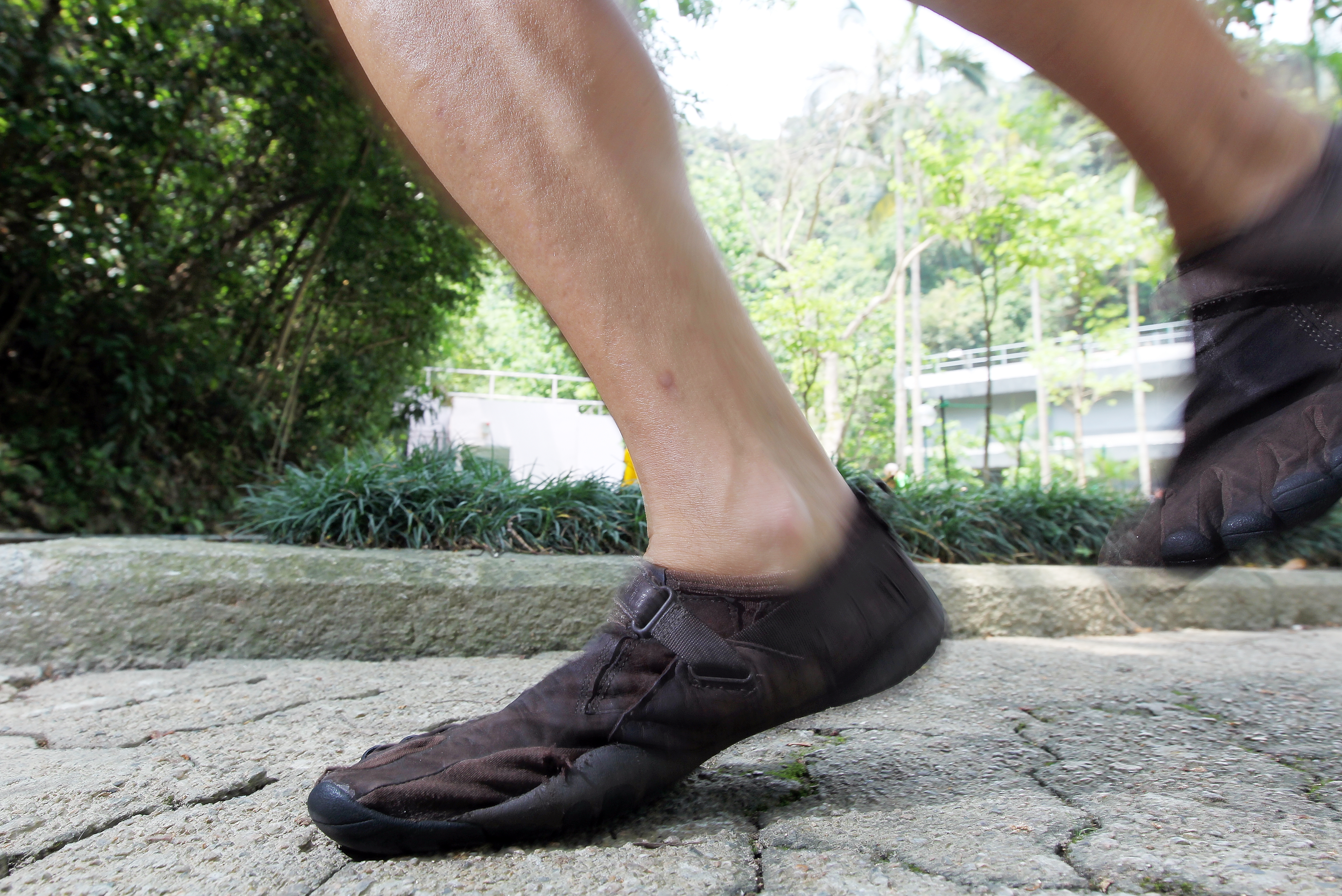 Barefoot shoe runner