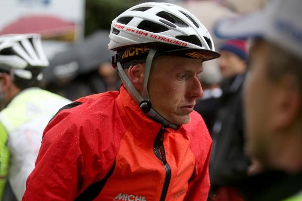 Michael Rasmussen (Miche) shivers after stage 1