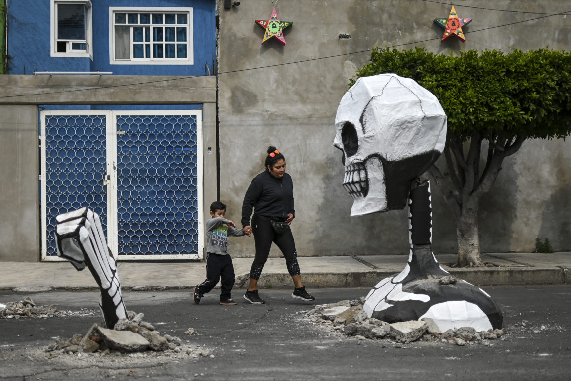 Day of the dead sculpture