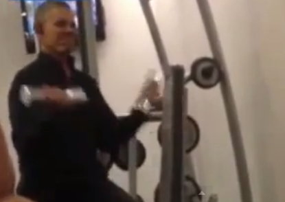 Here's President Obama working out at a hotel gym like a normal person