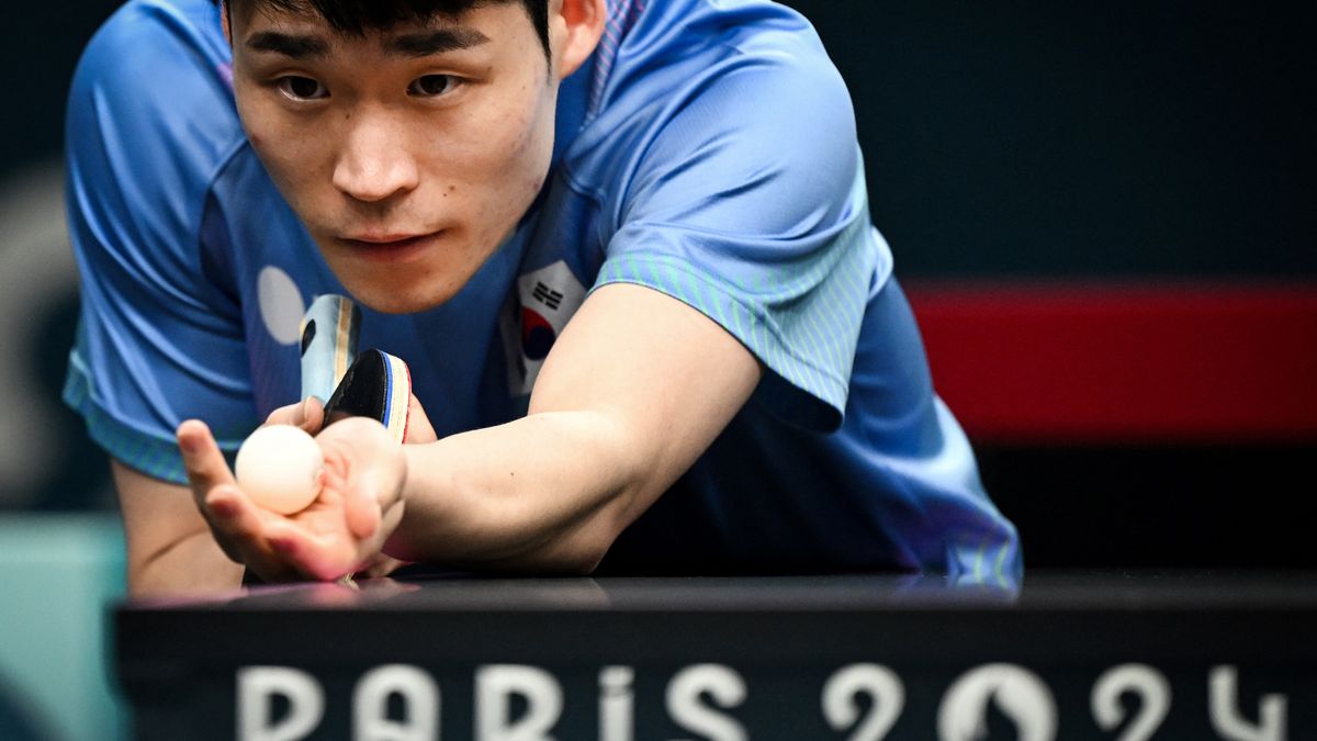 Jang Woojin serving in a match of the 2024 Summer Olympic table tennis.