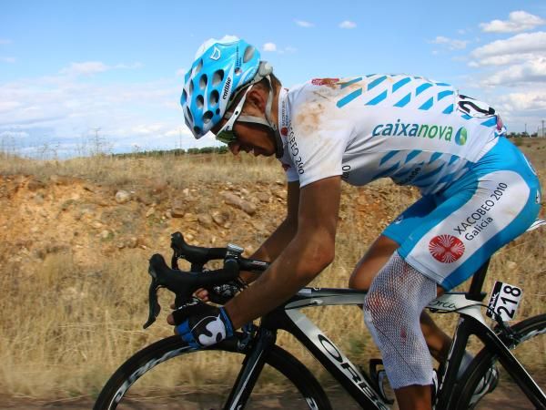 Gonzalo Rabu&ntilde;al displays the war wounds of stage 17.