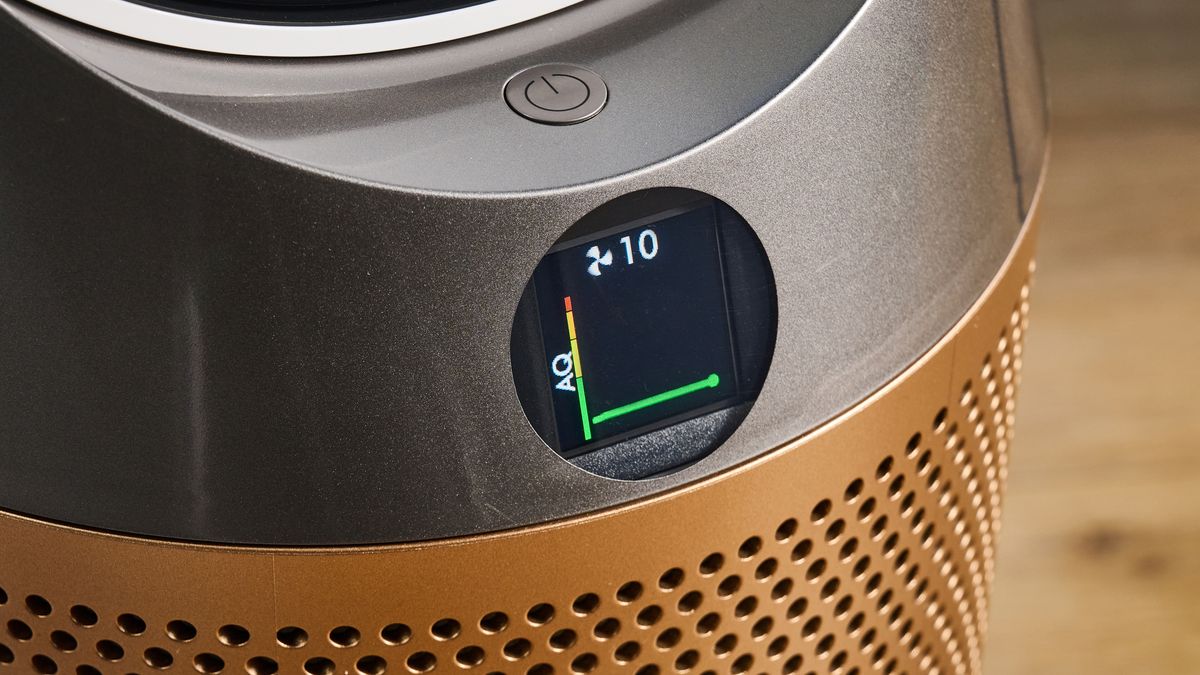 The Dyson Find+Follow Purifier Cool PC3 LED screen