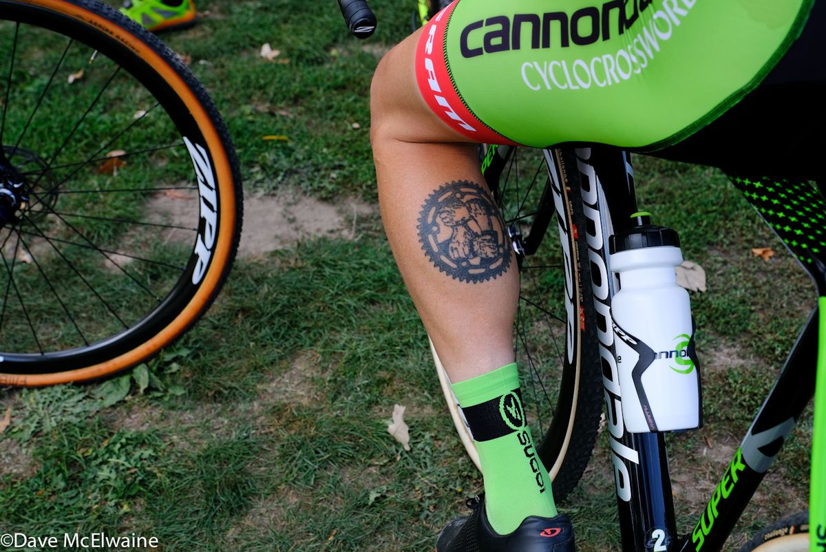 Stephen Hyde (Cannondale) with a chainring on his calf.
