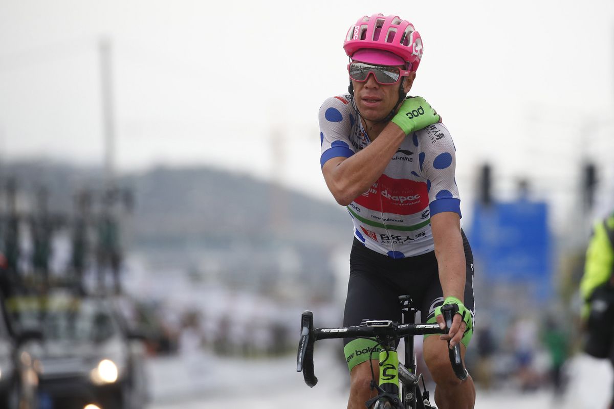 Rigoberto Uran feels some pain in his shoulder