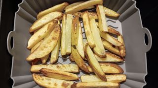 Air fryer silicon liner containing homemade chips