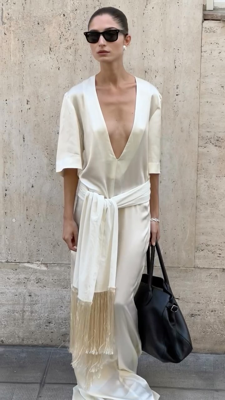 An image of @andrea____ricci wearing a fringe scarf, one of the biggest boho trends of 2026.